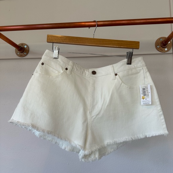 Volcom White Frayed Hem Jean Shorts - Picture 1 of 3